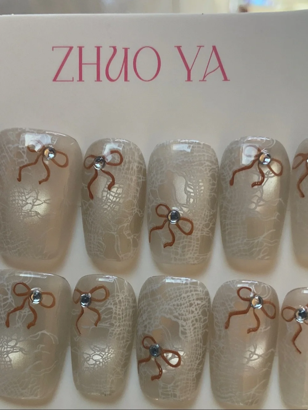 CUSTOM MADE L 1.O Zhuo Ya Cream Bow Press-On Nail Set W/ Rhinestone Accent